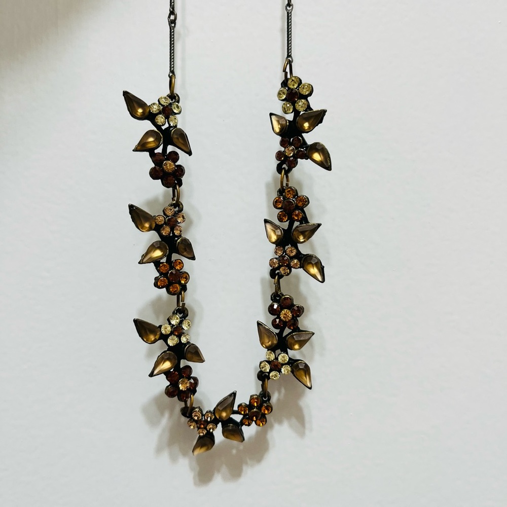 Yoni Z floral necklace